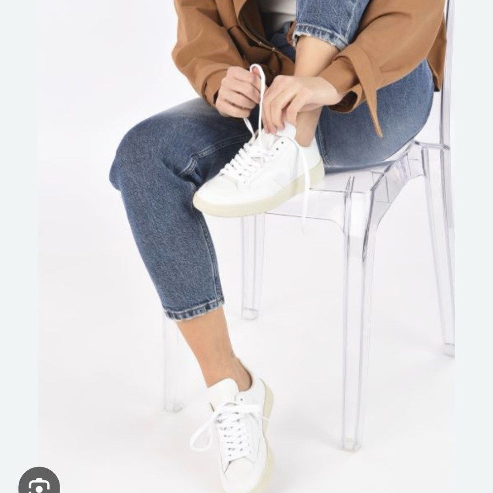 Veja V-12 Leather In White Shoes - Picture 1 of 13